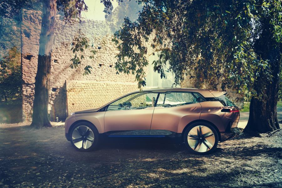  BMW Vision iNEXT 2018 года  (фото 22 из 128)